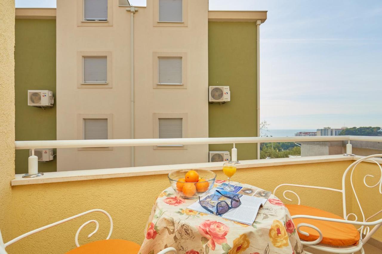 Apartments Zelic Tucepi Bilik gambar