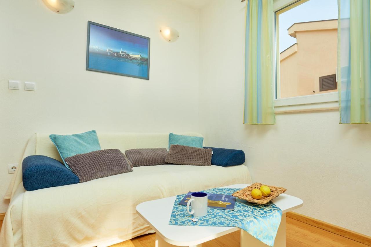 Apartments Zelic Tucepi Bilik gambar