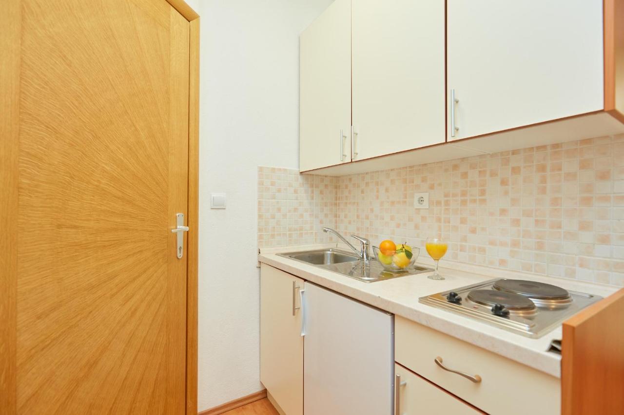 Apartments Zelic Tucepi Bilik gambar