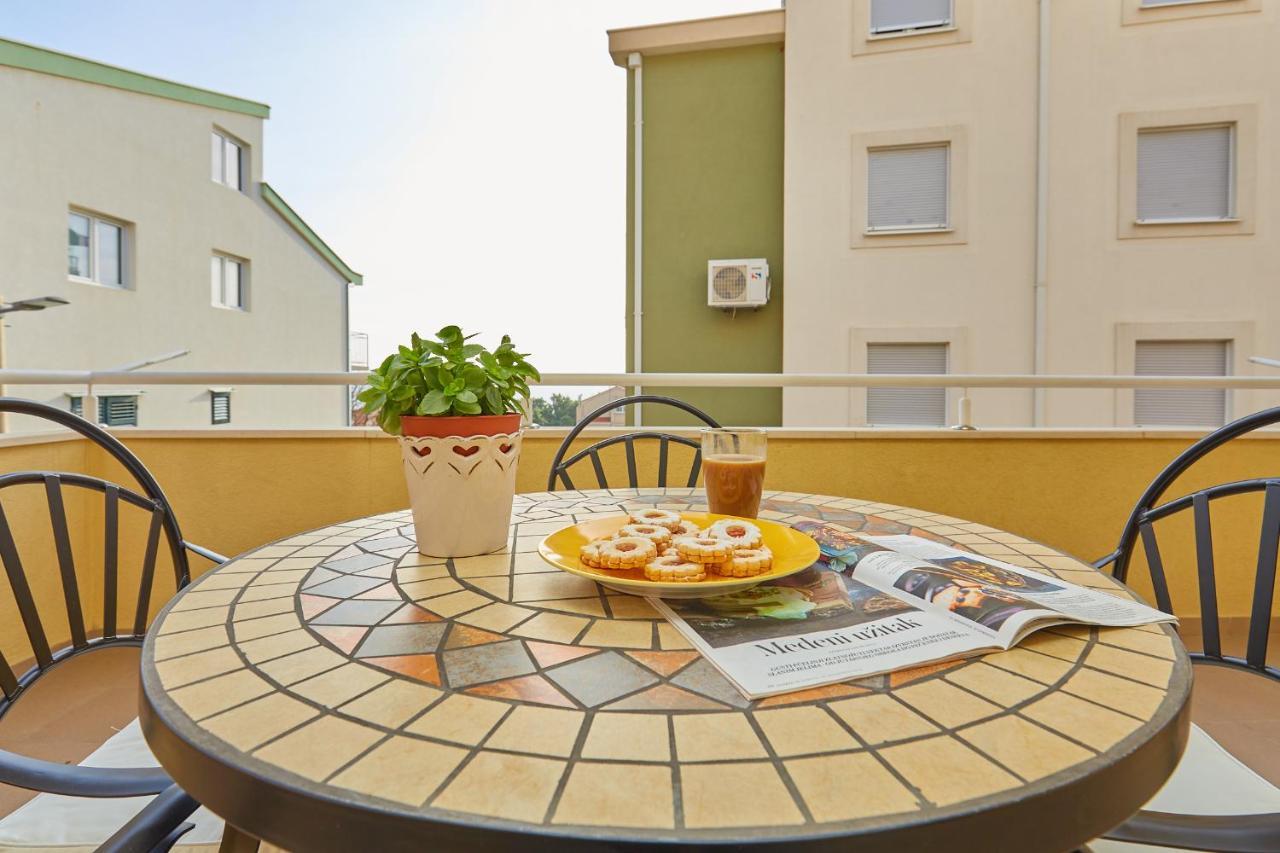 Apartments Zelic Tucepi Luaran gambar
