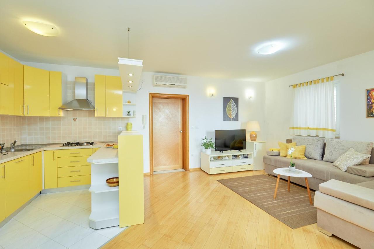 Apartments Zelic Tucepi Luaran gambar