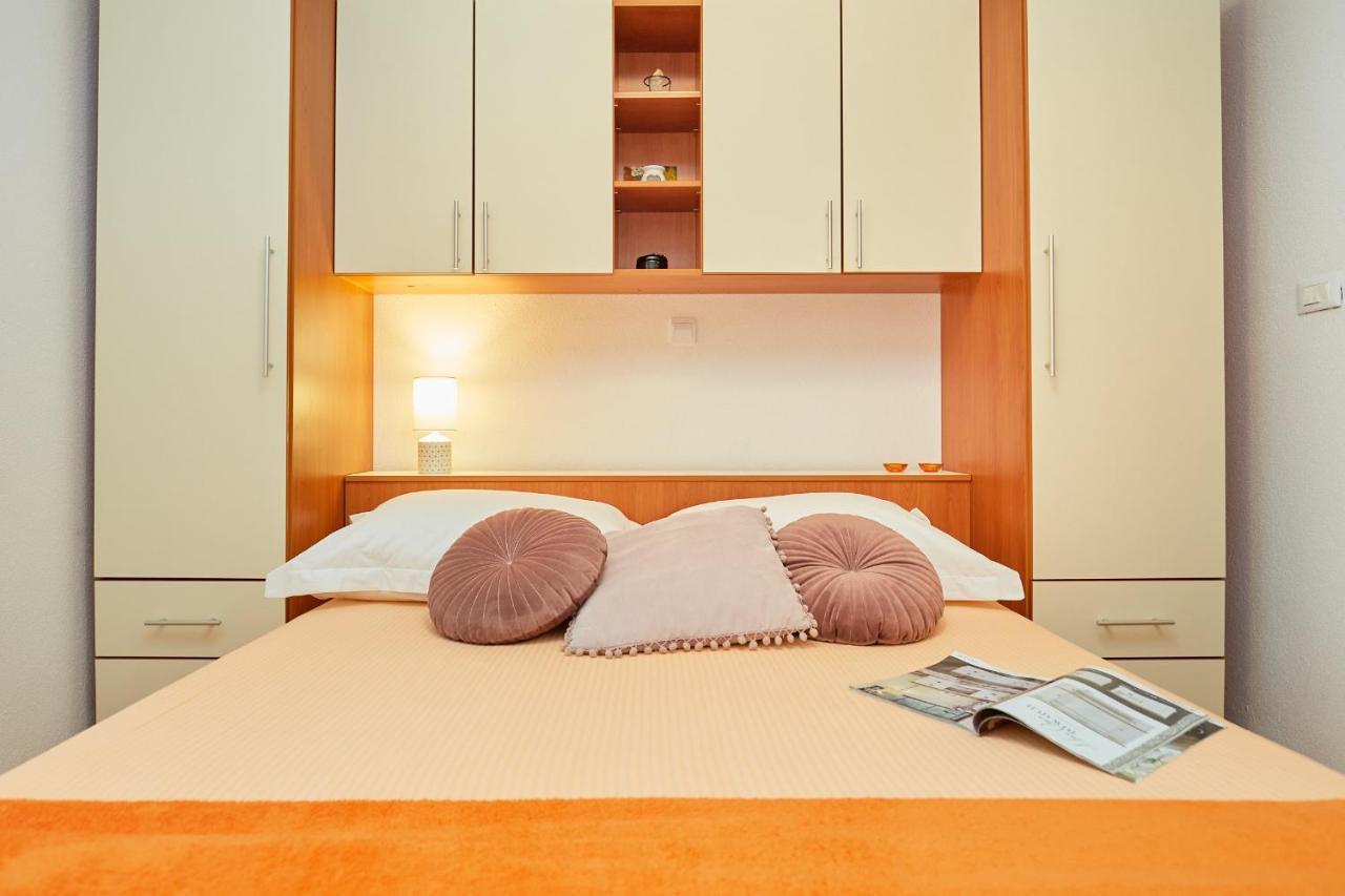 Apartments Zelic Tucepi Luaran gambar